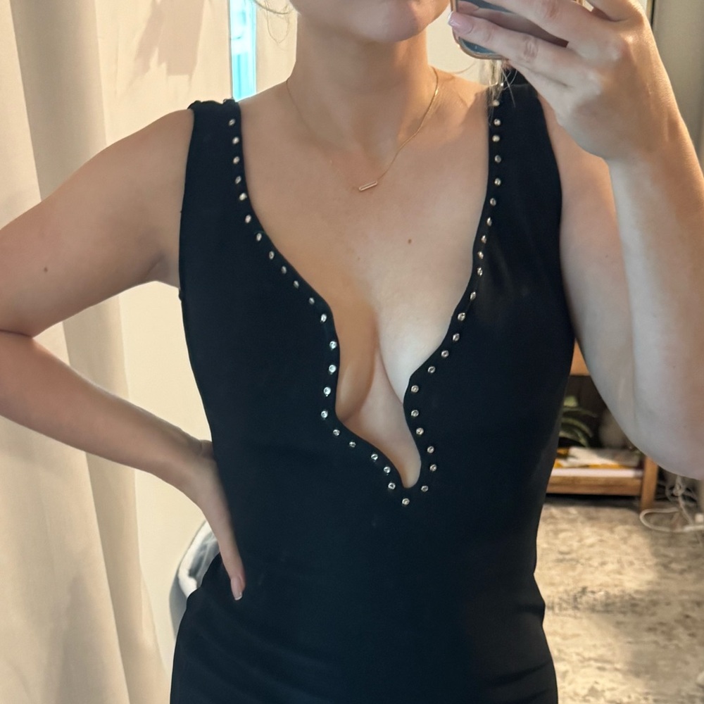 Elegant Black Studded Women's Body con Cleavage Dress - Picture 5 of 16